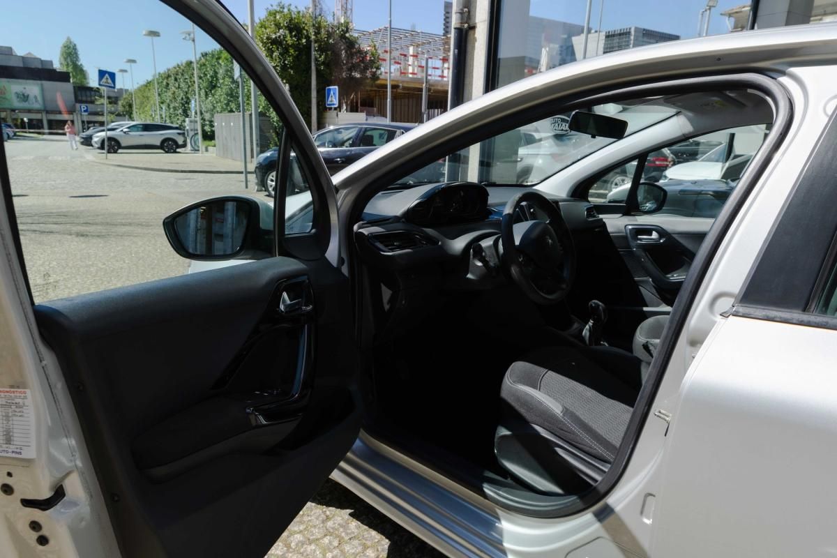 peugeot-208-2016-gasolina-1199cc
