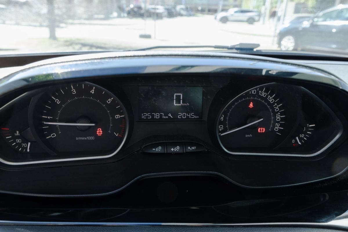 peugeot-208-2016-gasolina-1199cc