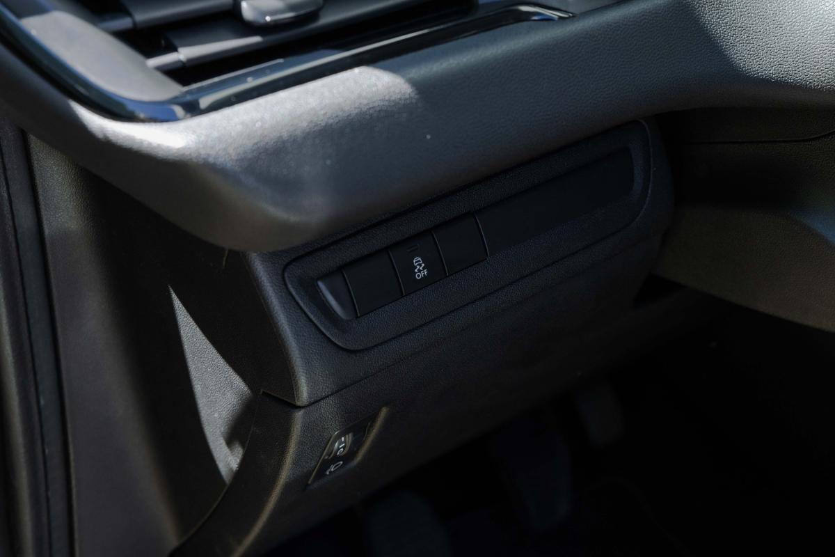 peugeot-208-2016-gasolina-1199cc