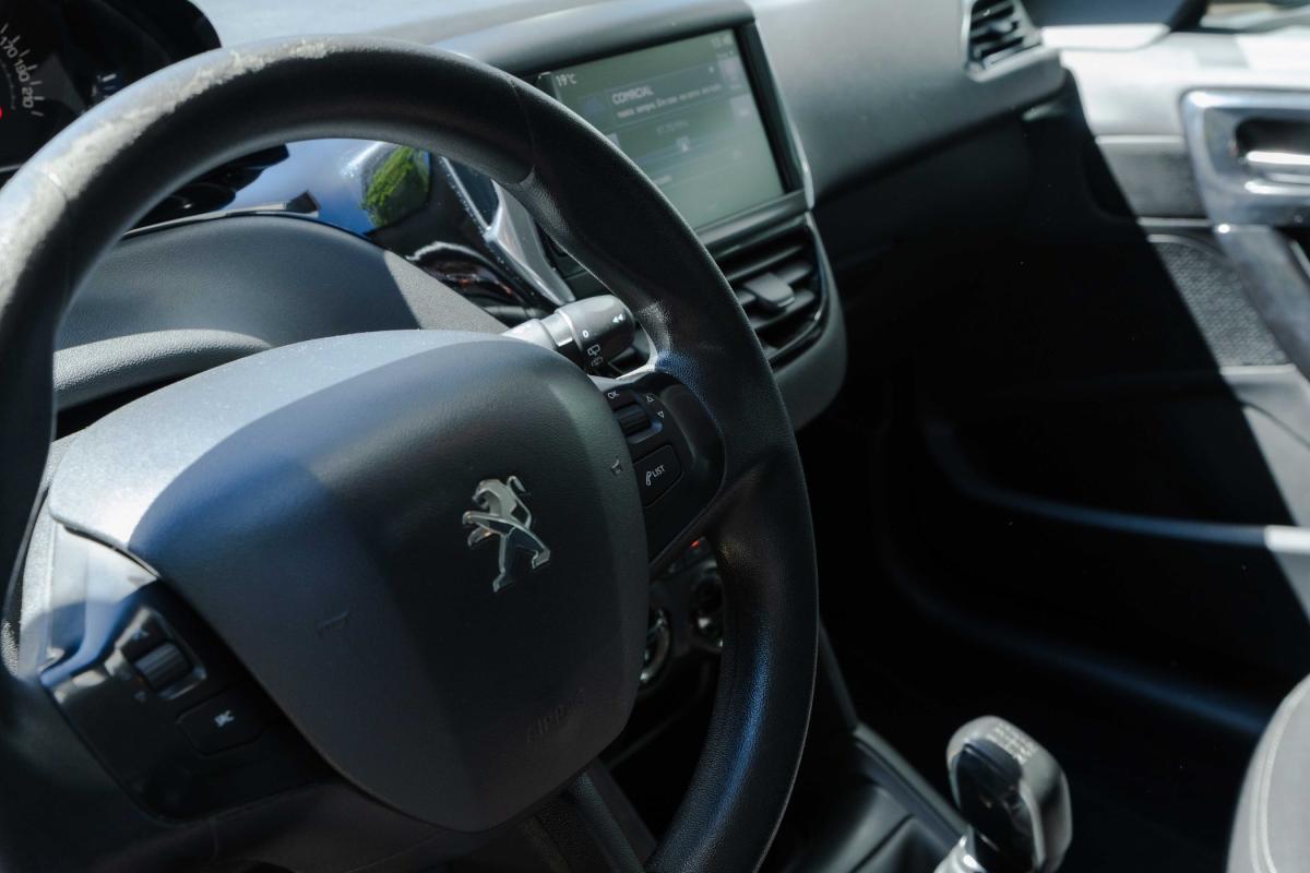 peugeot-208-2016-gasolina-1199cc
