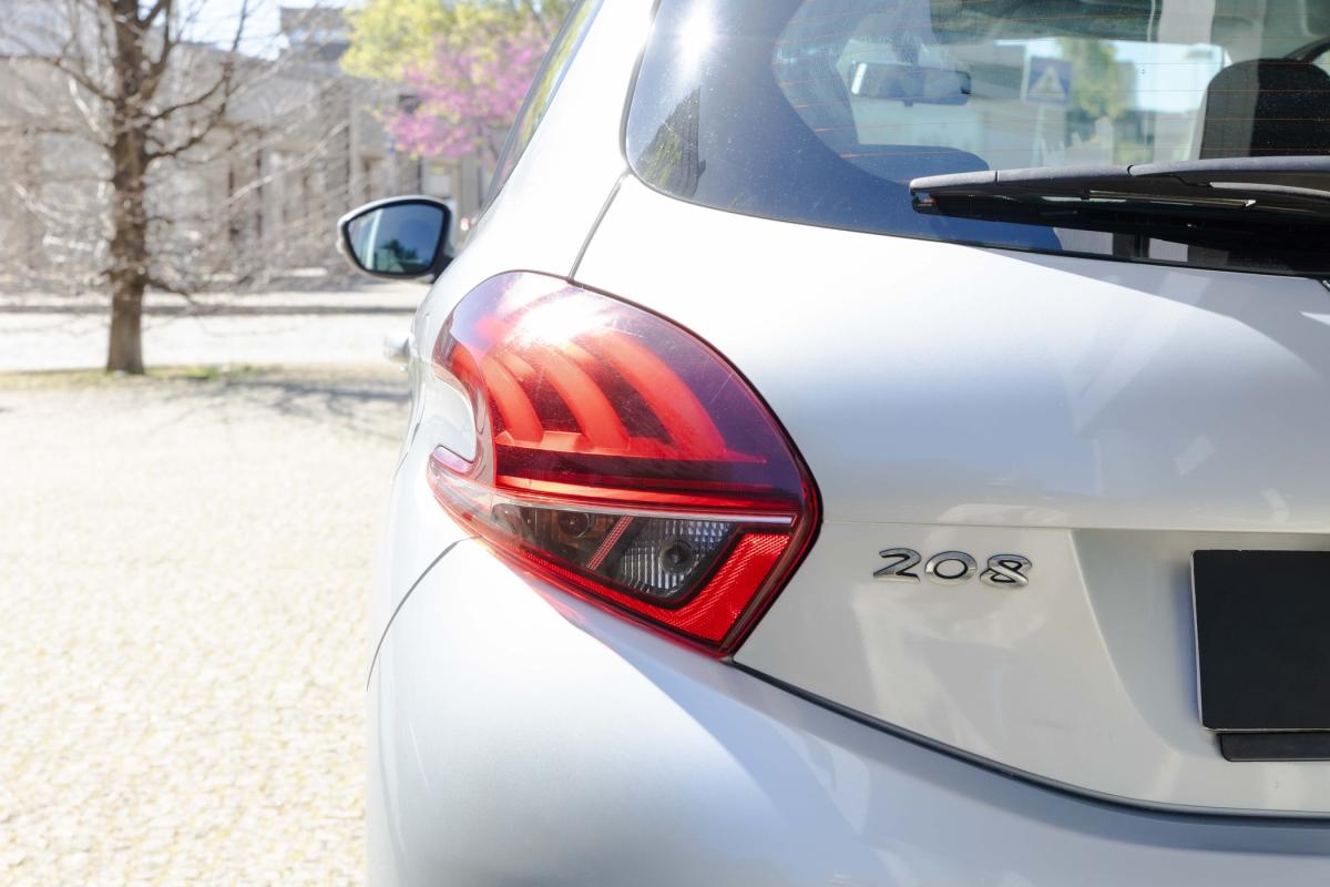 peugeot-208-2016-gasolina-1199cc
