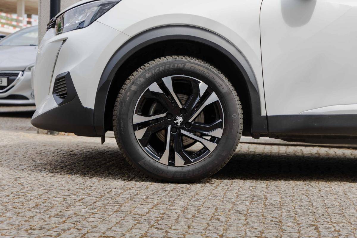 peugeot-2008-2022-gasolina-1199cc