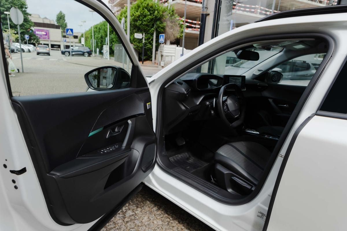 peugeot-2008-2022-gasolina-1199cc