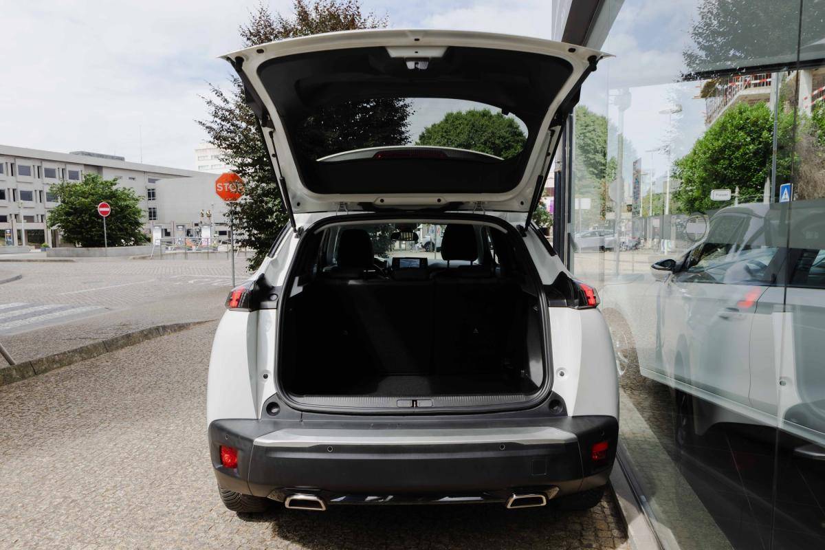 peugeot-2008-2022-gasolina-1199cc