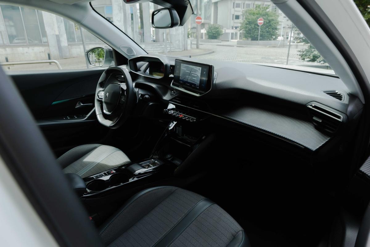 peugeot-2008-2022-gasolina-1199cc