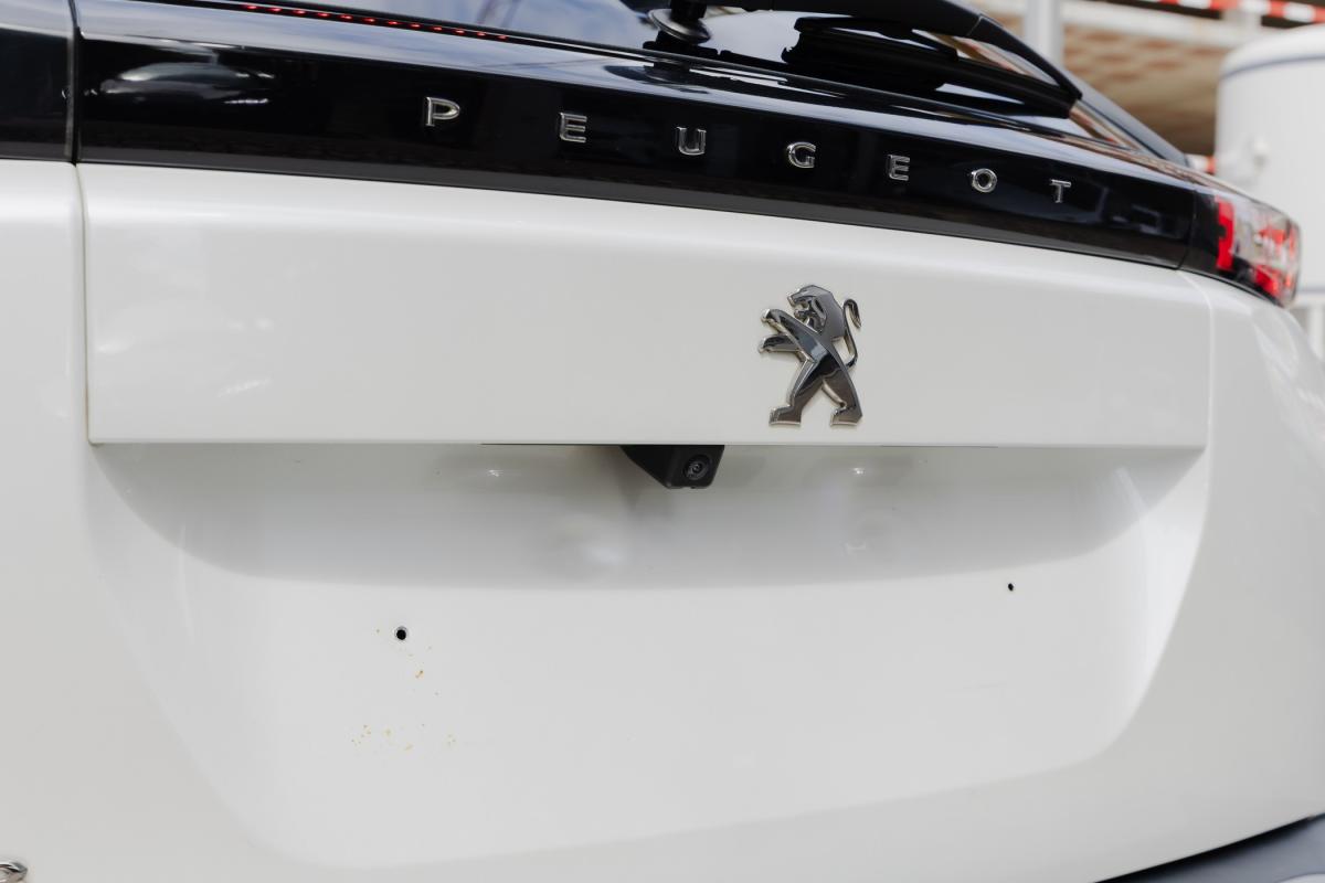 peugeot-2008-2022-gasolina-1199cc