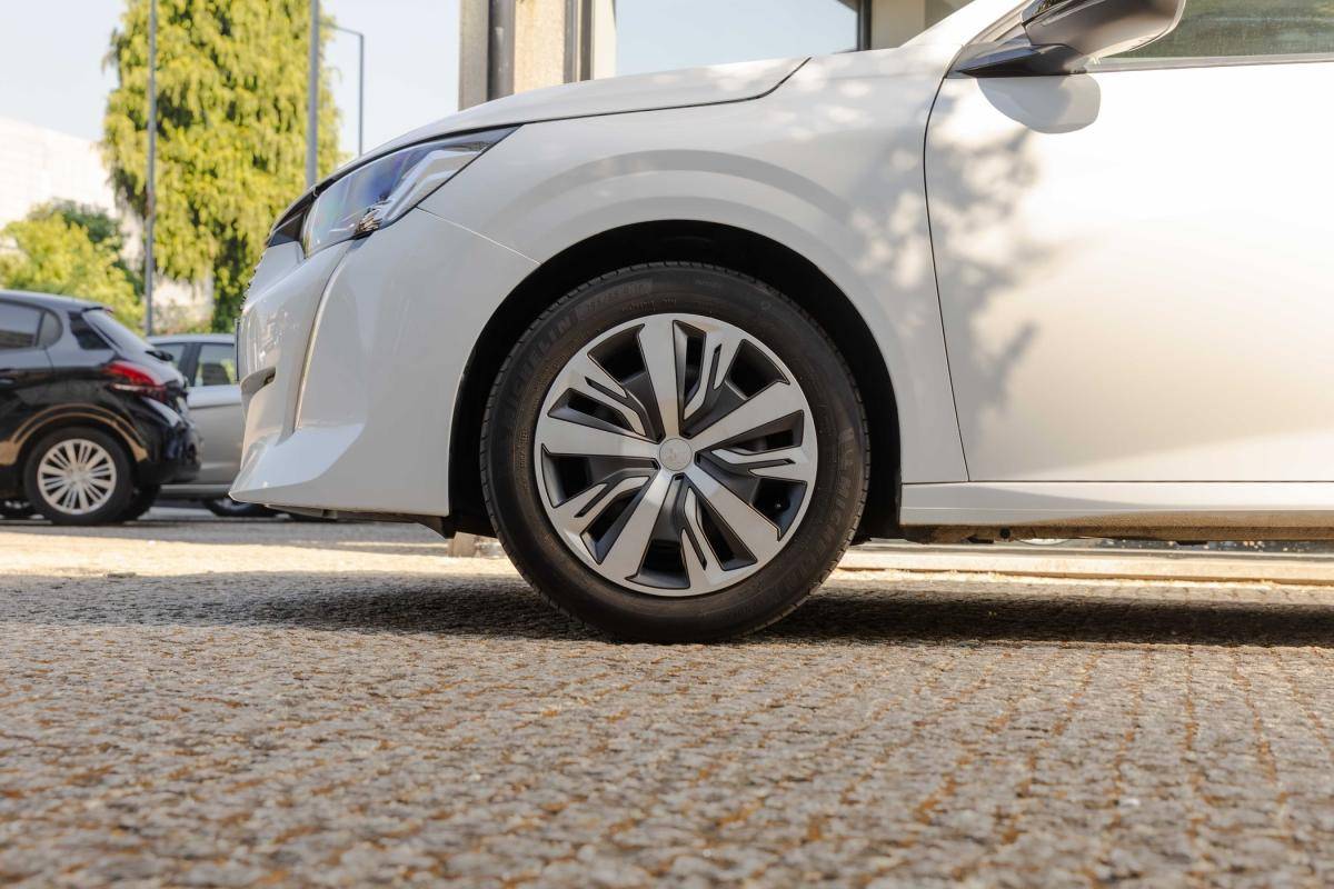 peugeot-208-2023-gasolina-1199cc