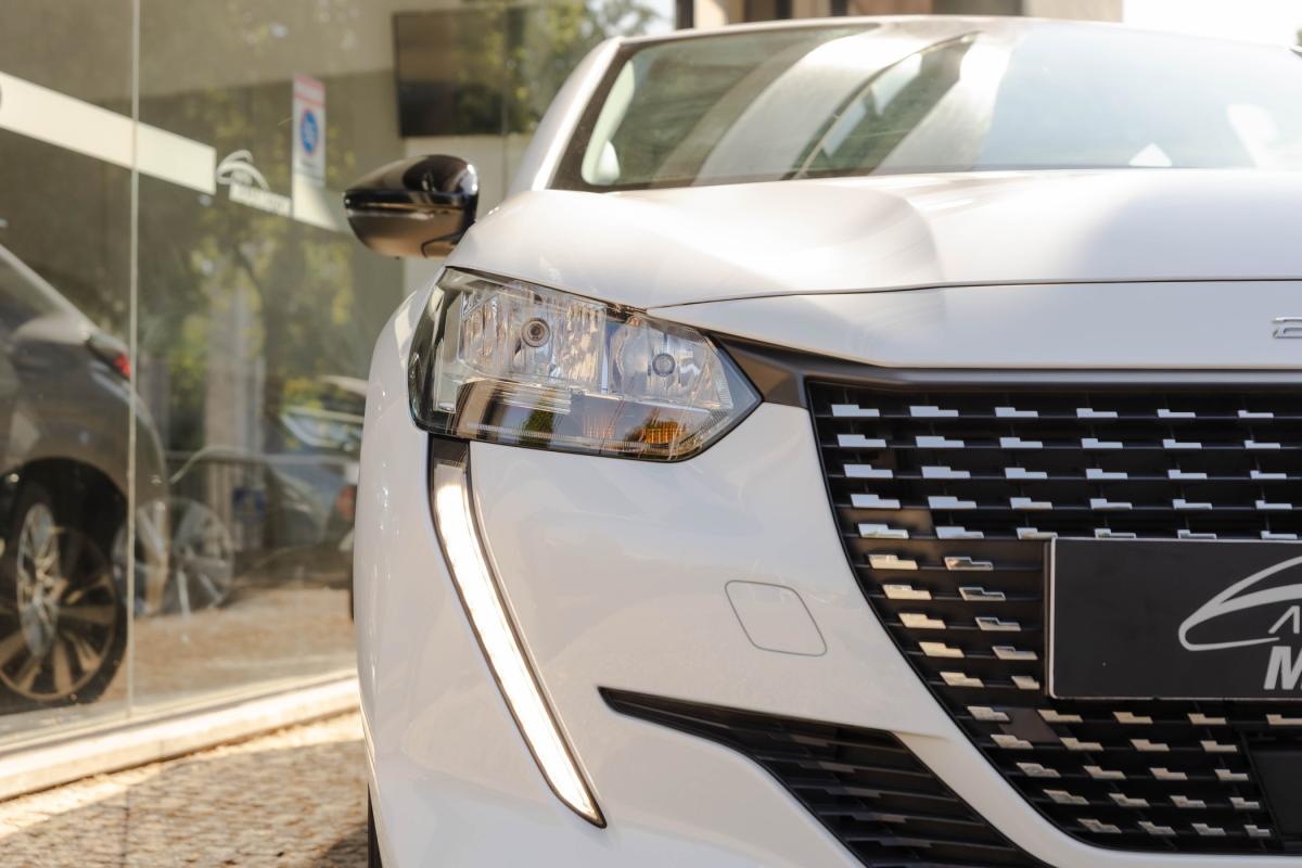 peugeot-208-2023-gasolina-1199cc
