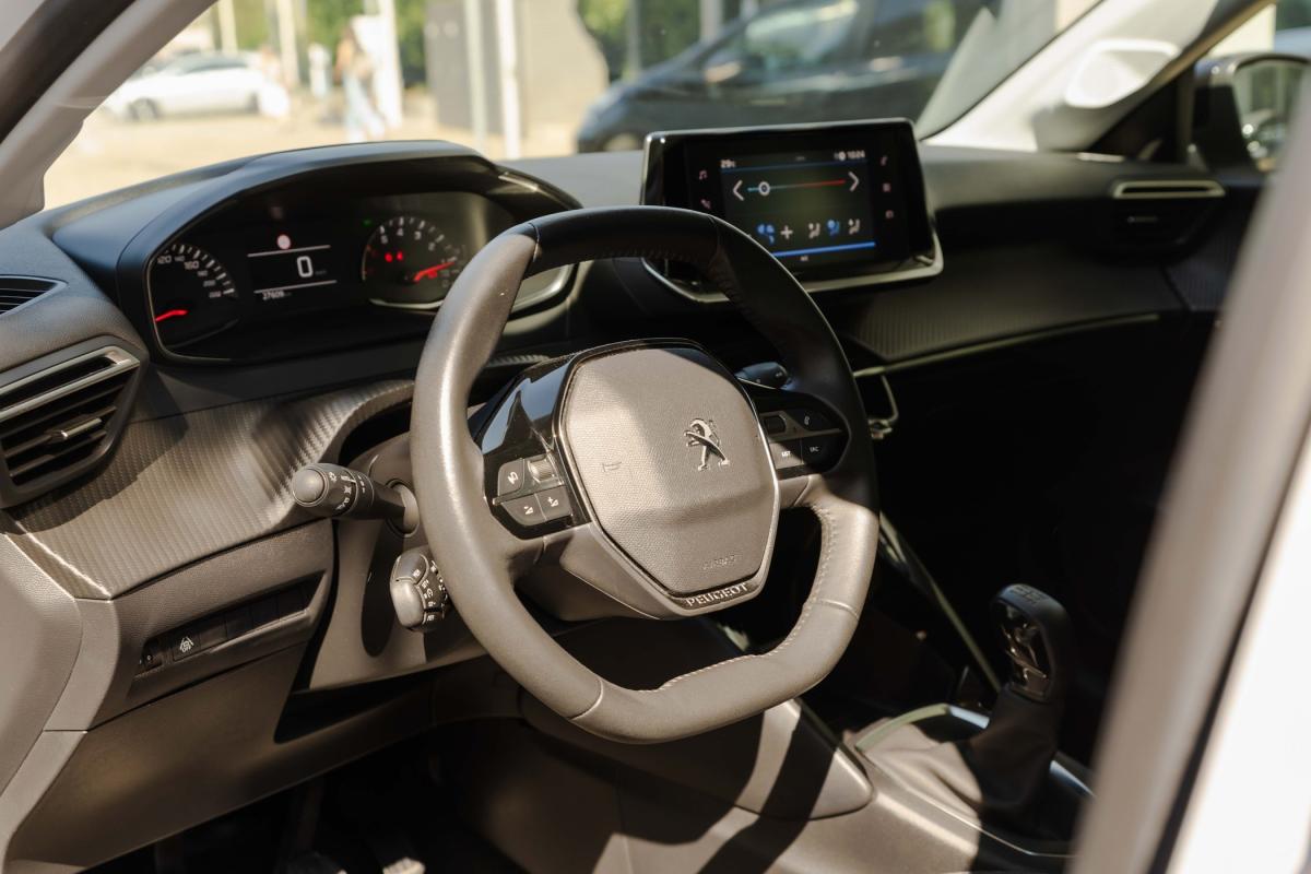 peugeot-208-2023-gasolina-1199cc
