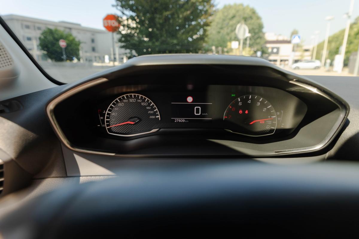 peugeot-208-2023-gasolina-1199cc