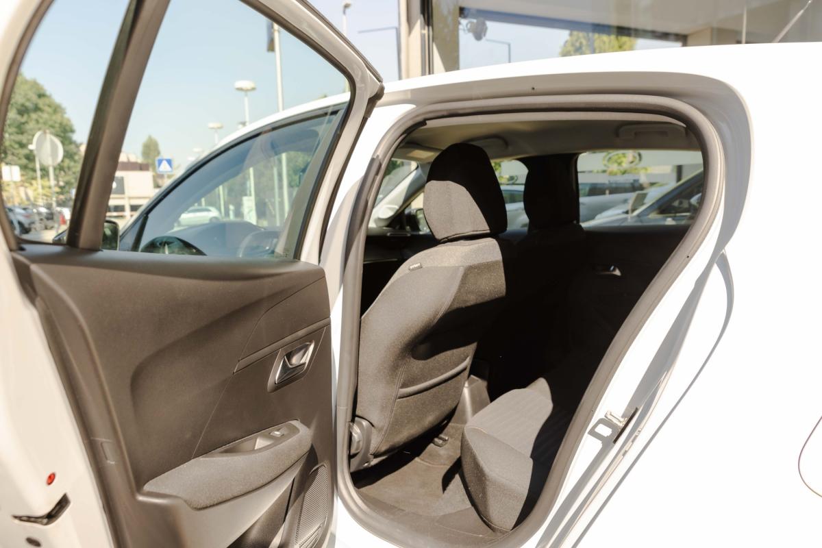 peugeot-208-2023-gasolina-1199cc