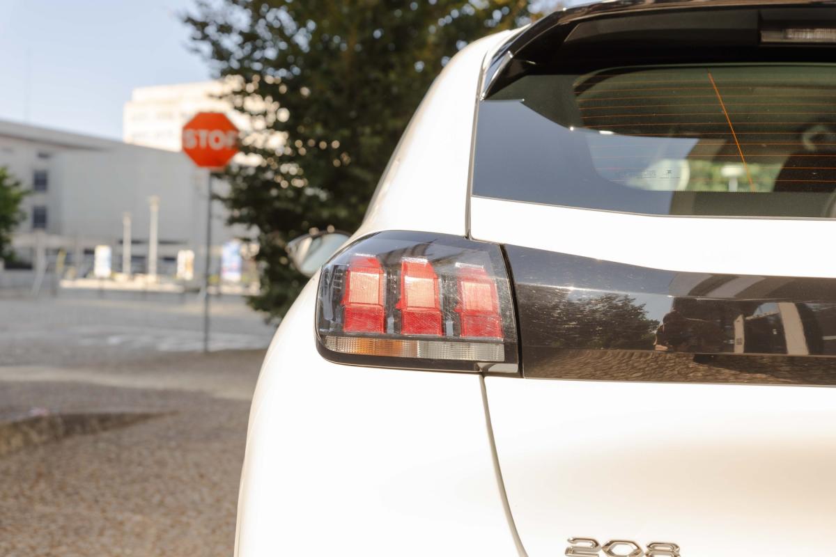 peugeot-208-2023-gasolina-1199cc