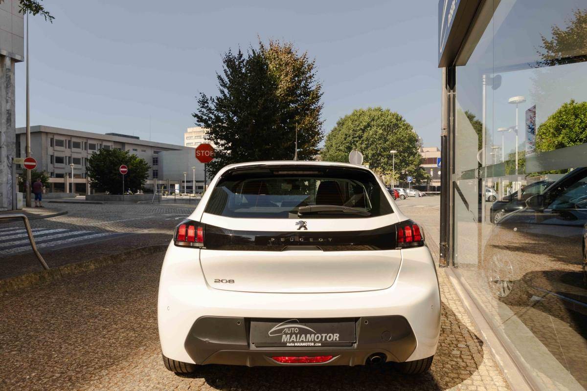 peugeot-208-2023-gasolina-1199cc