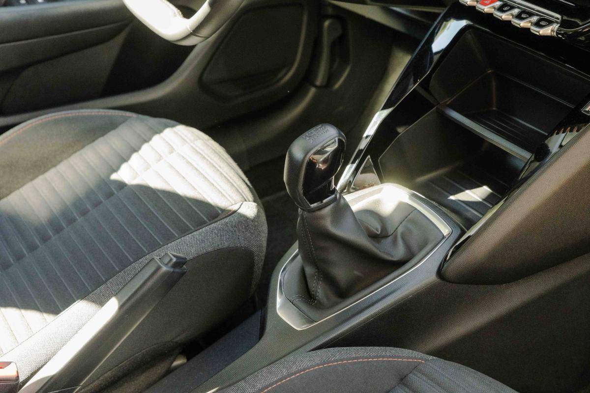 peugeot-208-2023-gasolina-1199cc