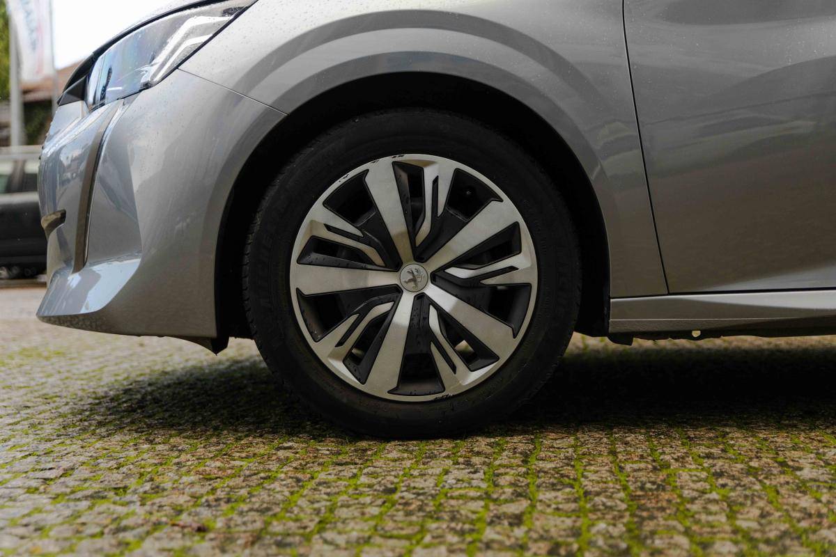 peugeot-208-2023-gasolina-1199cc