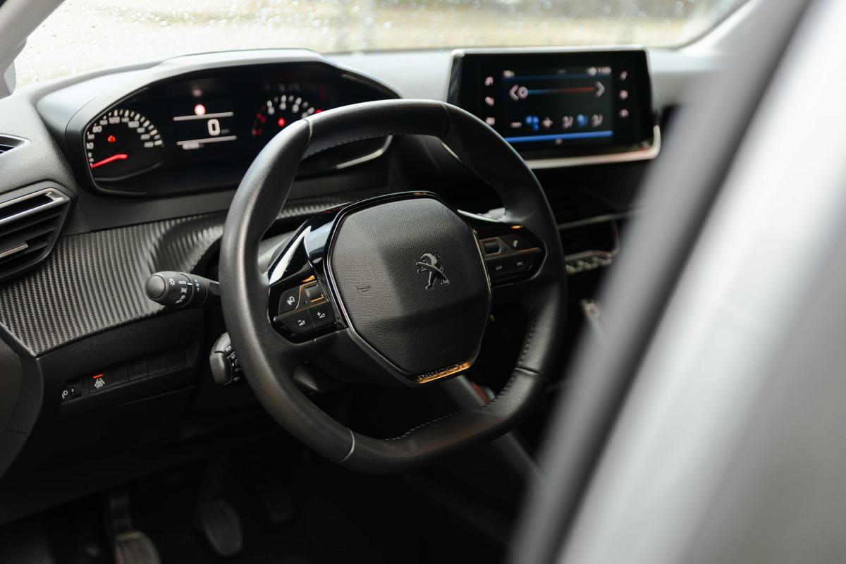 peugeot-208-2023-gasolina-1199cc