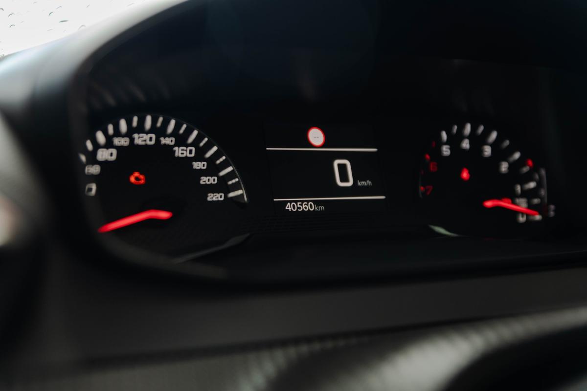 peugeot-208-2023-gasolina-1199cc