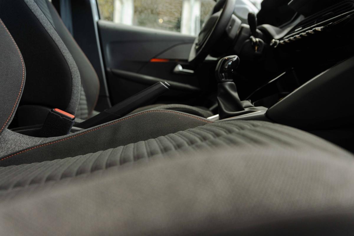 peugeot-208-2023-gasolina-1199cc