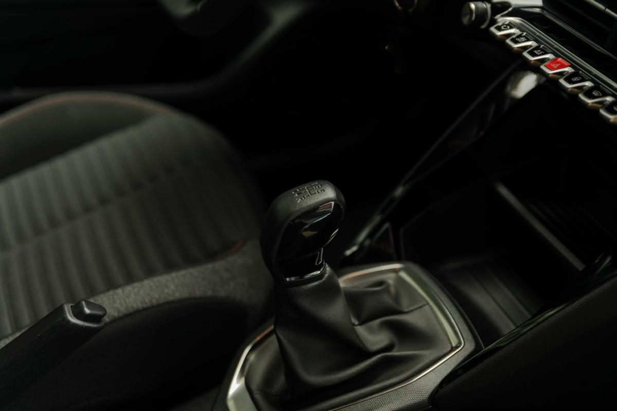 peugeot-208-2023-gasolina-1199cc