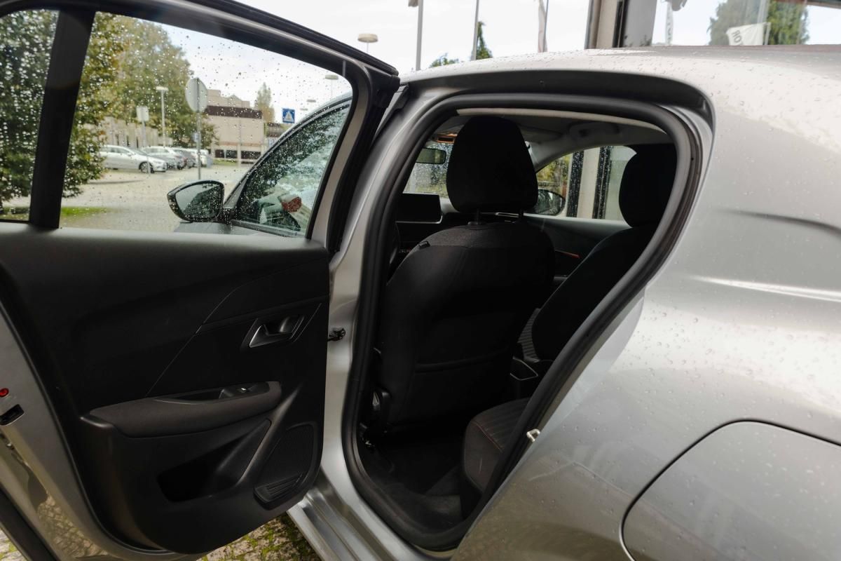 peugeot-208-2023-gasolina-1199cc