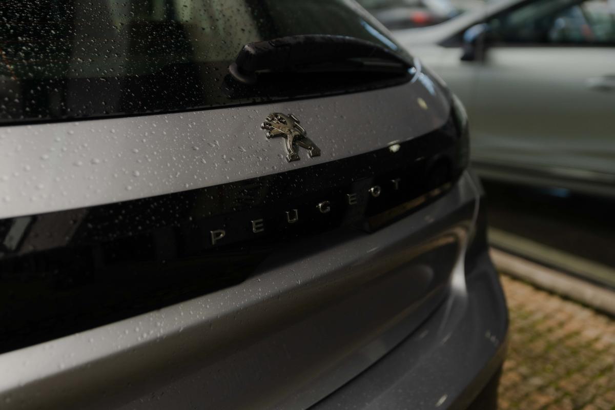 peugeot-208-2023-gasolina-1199cc
