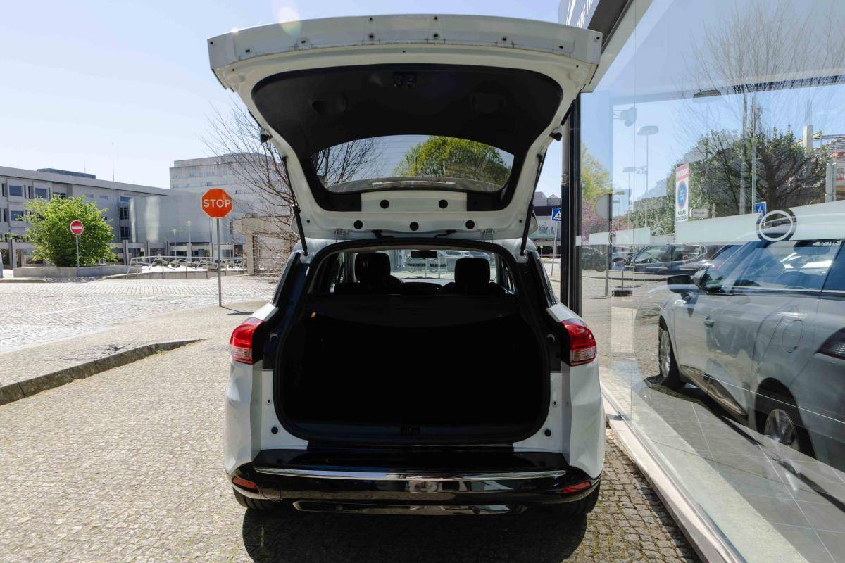renault-clio-sport-tourer-2019-diesel-1461cc