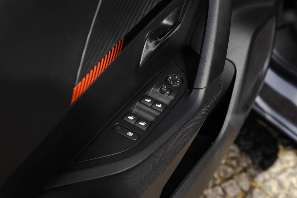 peugeot-2008-2022-gasolina-1199cc