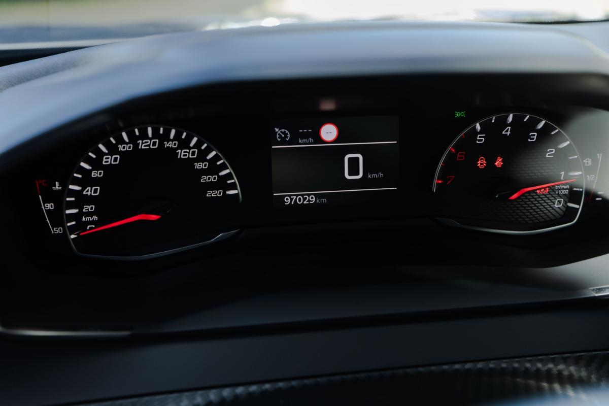 peugeot-2008-2022-gasolina-1199cc
