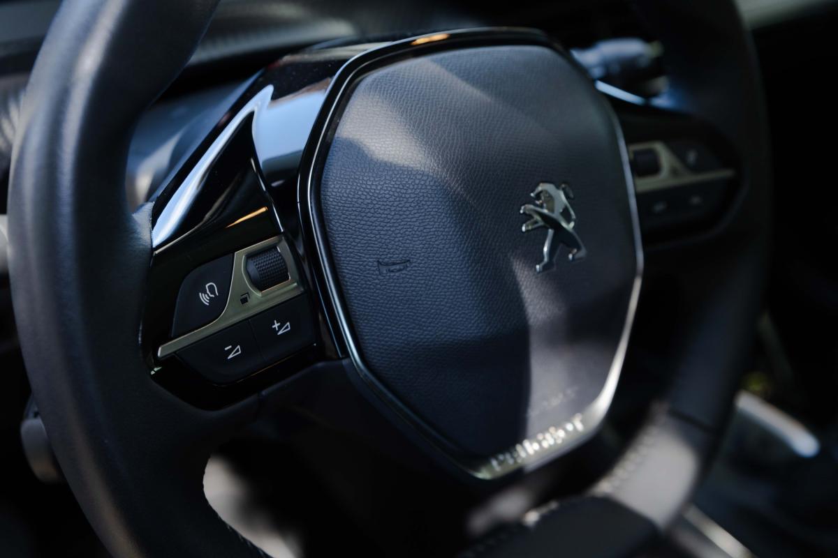peugeot-2008-2022-gasolina-1199cc