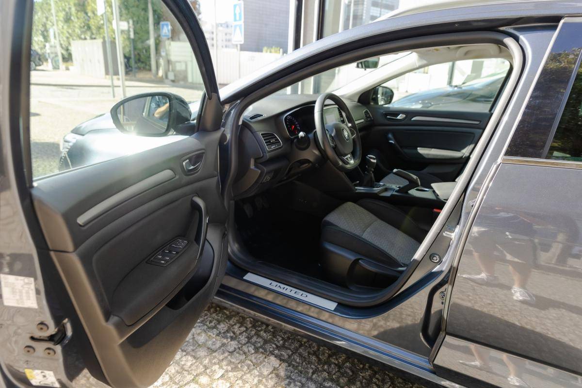 renault-megane-sport-tourer-2022-diesel-1461cc