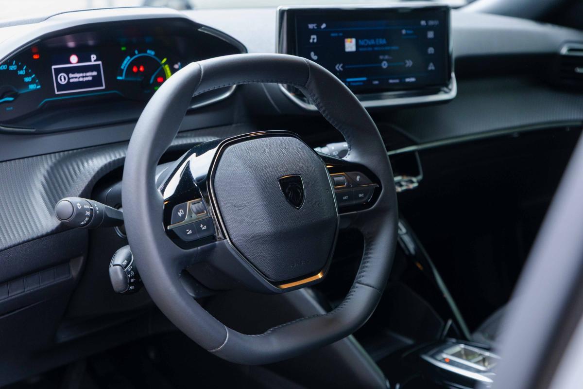 peugeot-2008-2024-eletrico-500cc