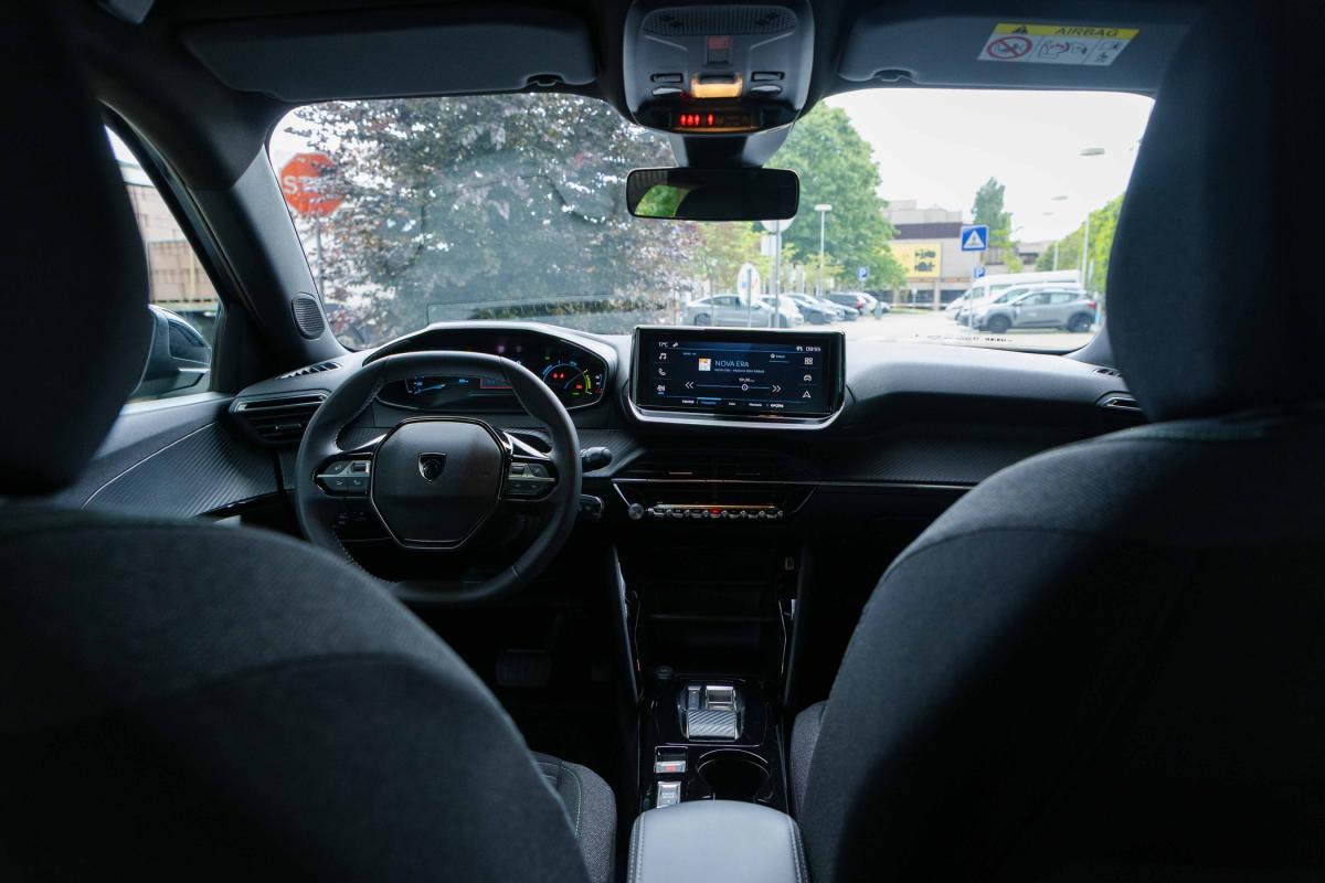 peugeot-2008-2024-eletrico-500cc