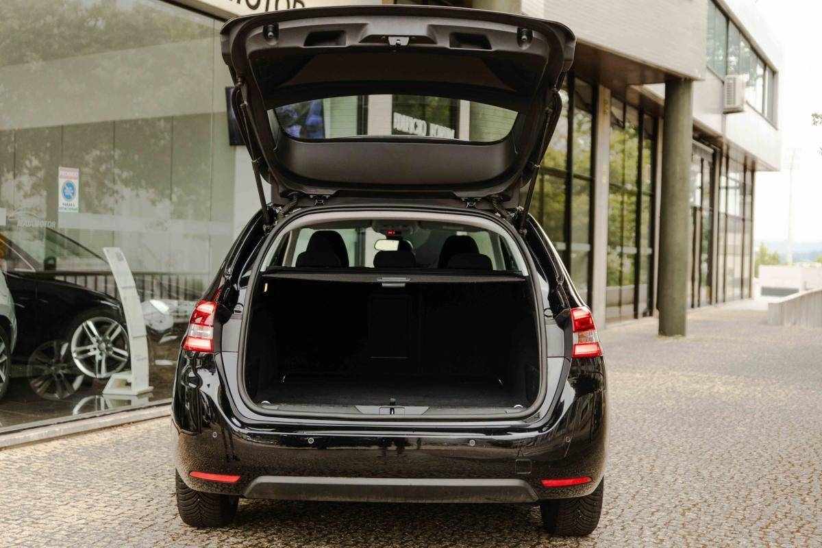 peugeot-308-sw-2019-diesel-1499cc