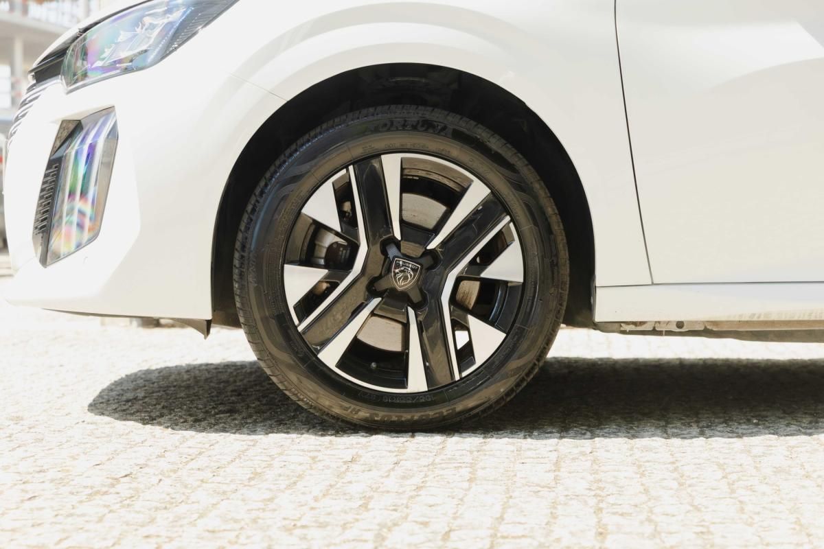 peugeot-208-2024-eletrico-500cc