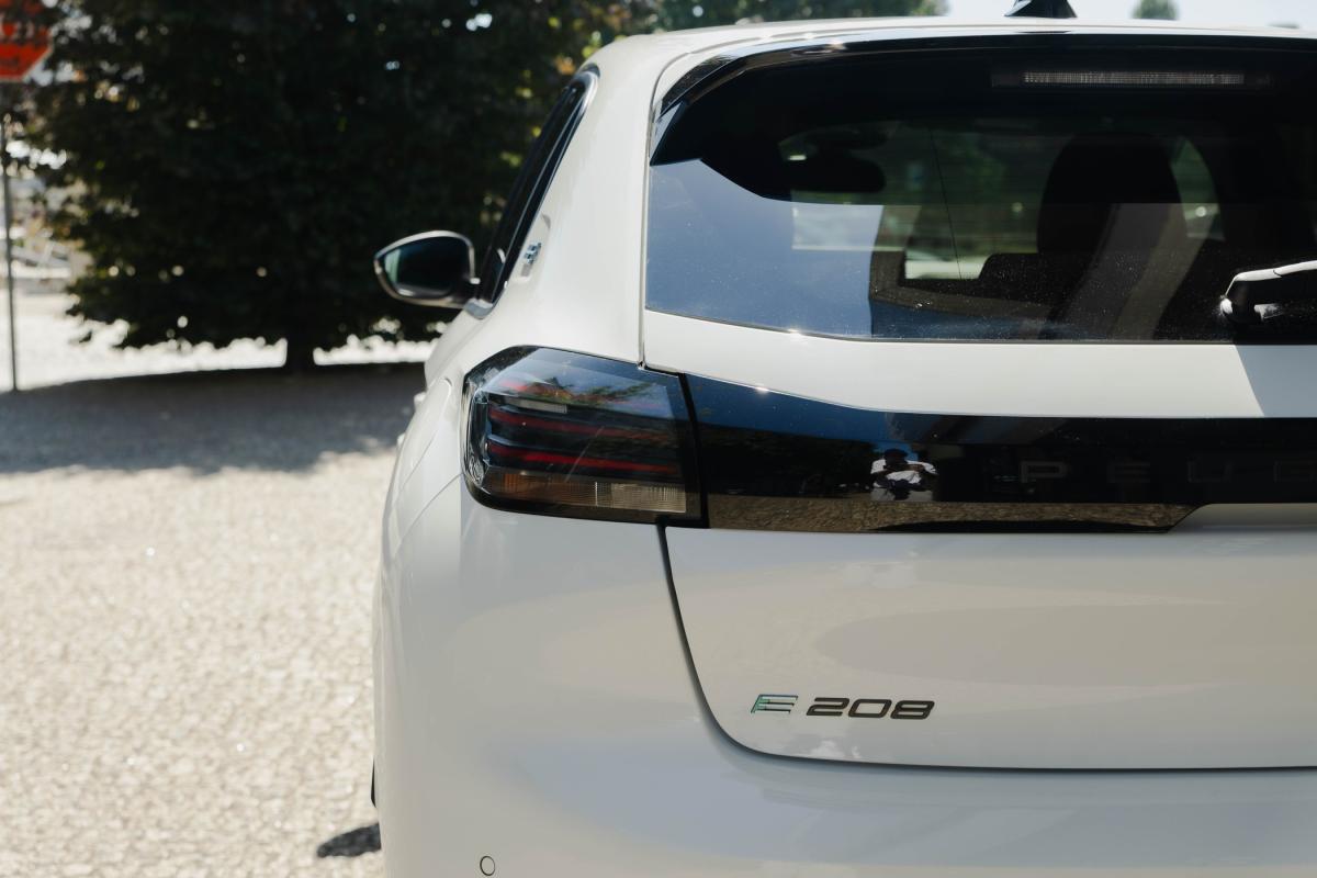 peugeot-208-2024-eletrico-500cc