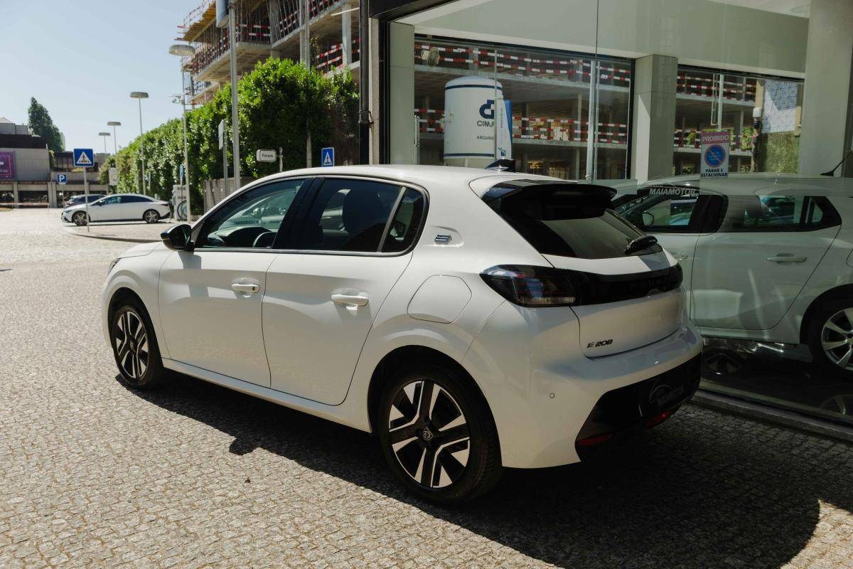 peugeot-208-2024-eletrico-500cc