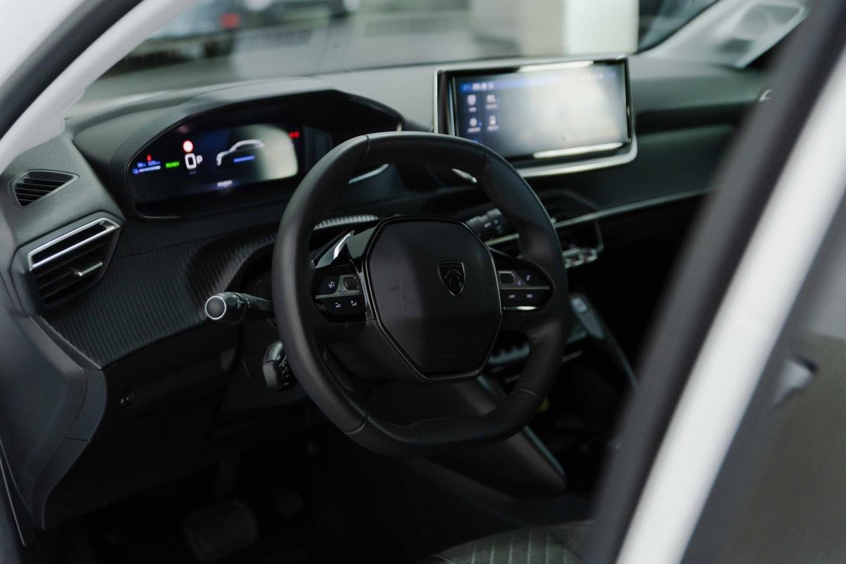 peugeot-208-2024-eletrico-500cc
