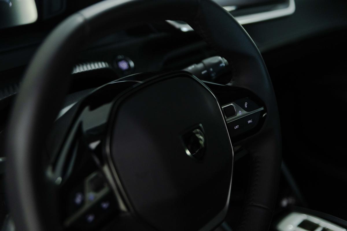 peugeot-208-2024-eletrico-500cc