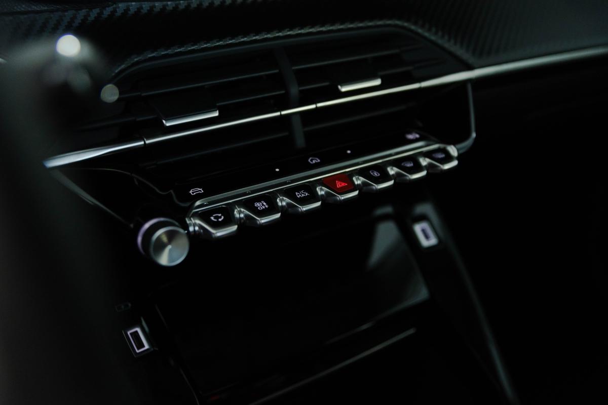 peugeot-208-2024-eletrico-500cc