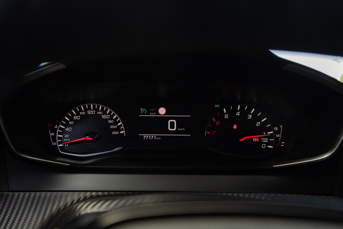 peugeot-2008-2022-diesel-1499cc