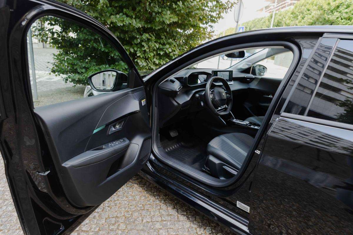 peugeot-208-2023-eletrico-500cc