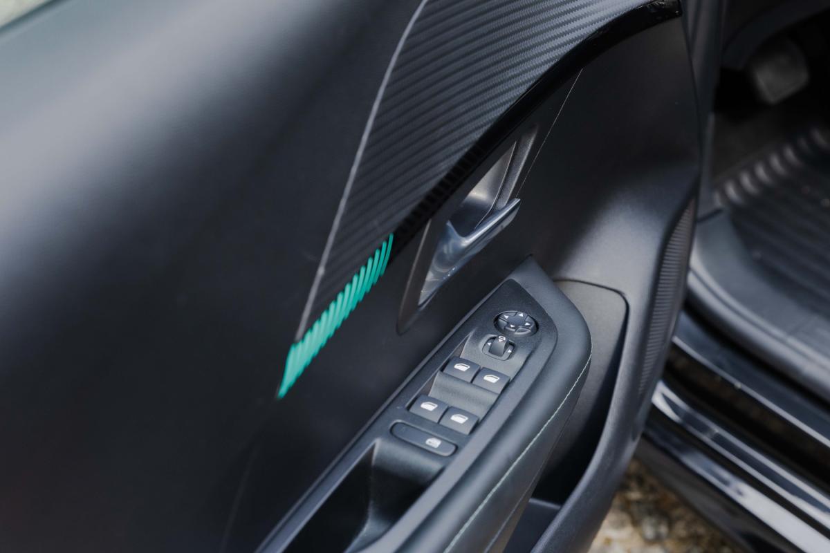 peugeot-208-2023-eletrico-500cc