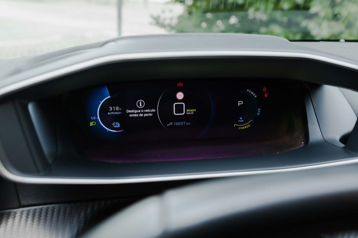 peugeot-208-2023-eletrico-500cc