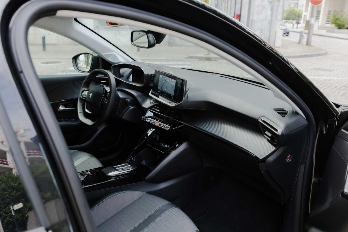 peugeot-208-2023-eletrico-500cc