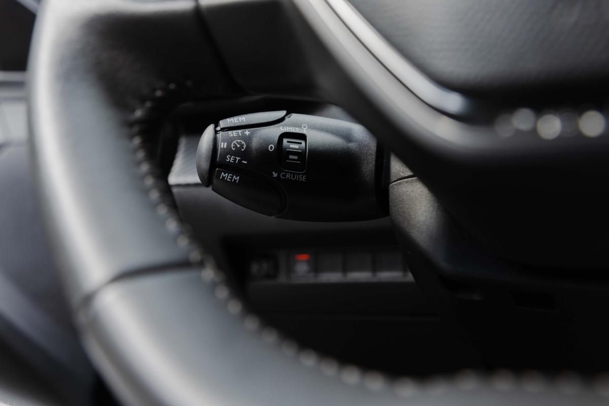 peugeot-208-2023-eletrico-500cc
