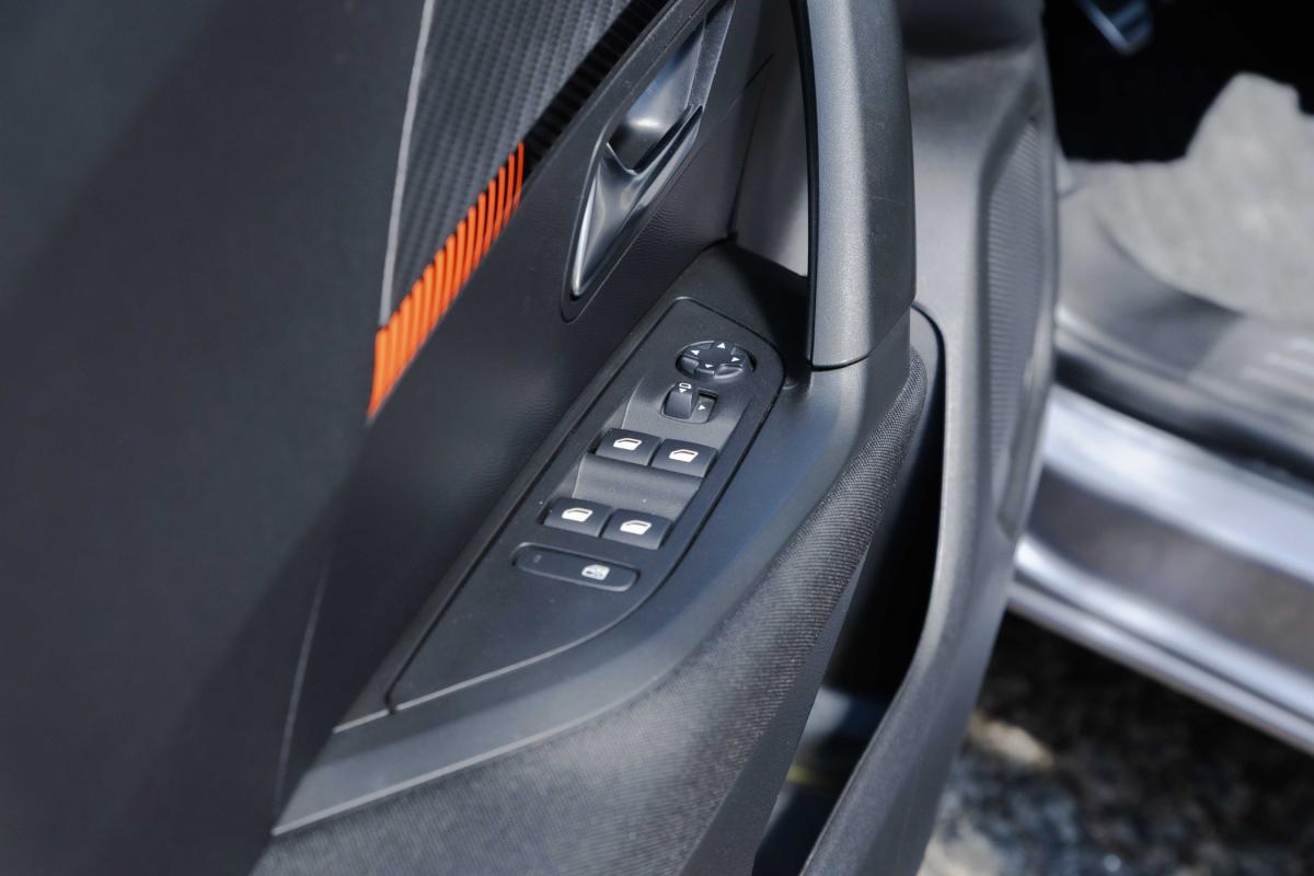 peugeot-2008-2022-gasolina-1199cc