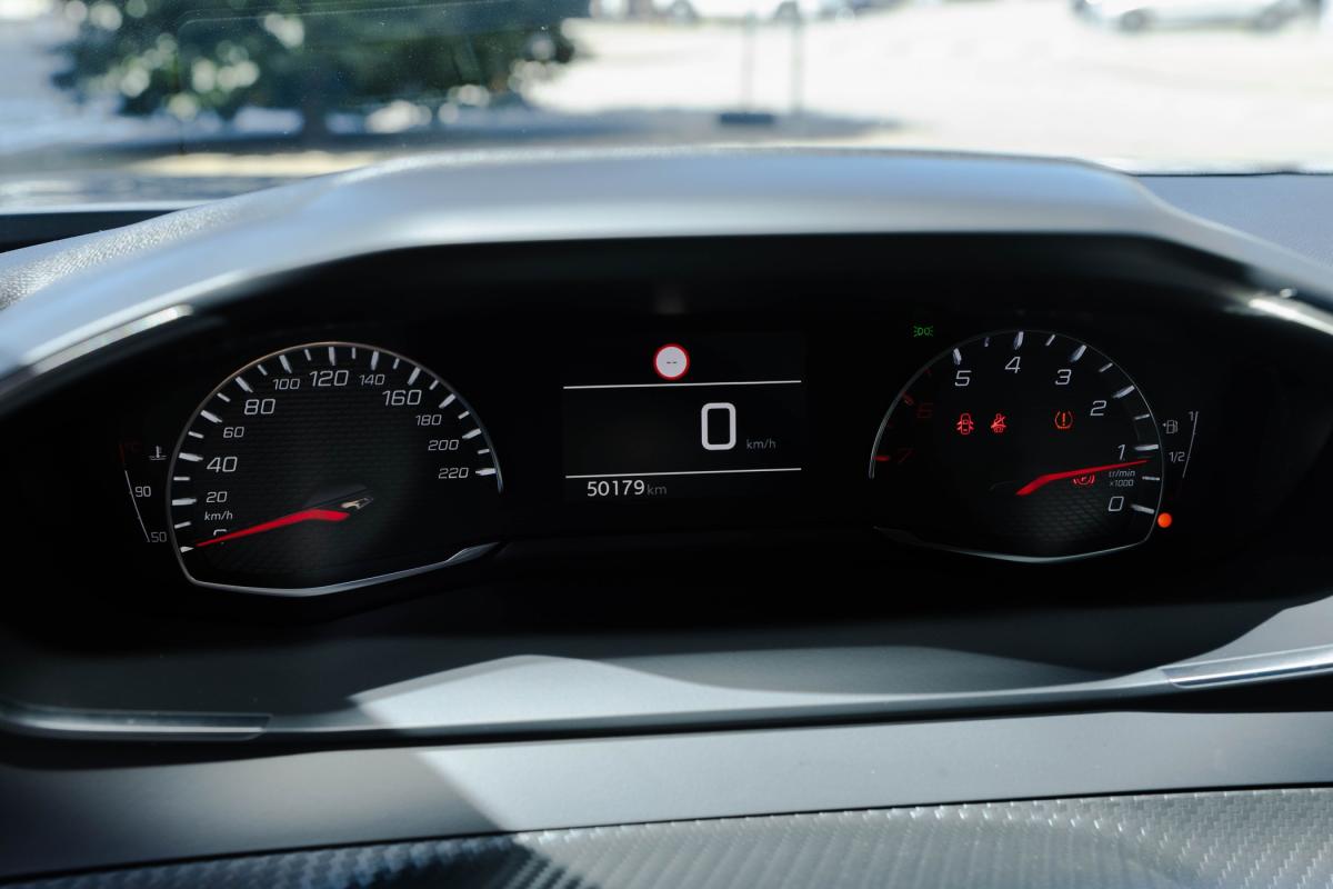 peugeot-2008-2022-gasolina-1199cc