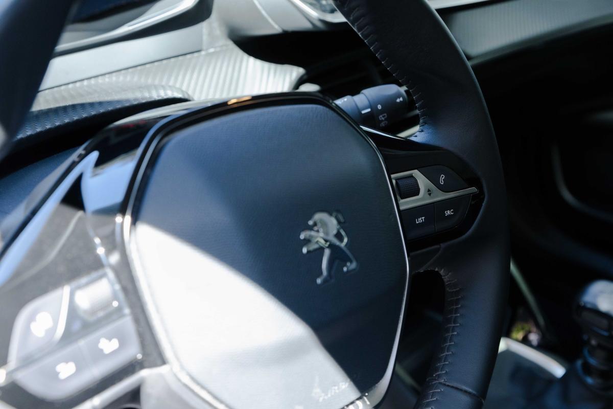 peugeot-2008-2022-gasolina-1199cc