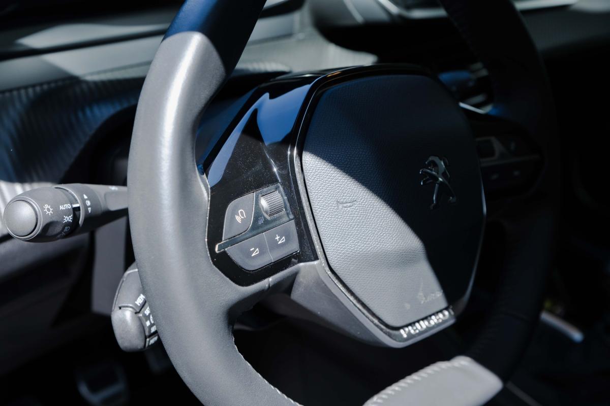 peugeot-2008-2022-gasolina-1199cc