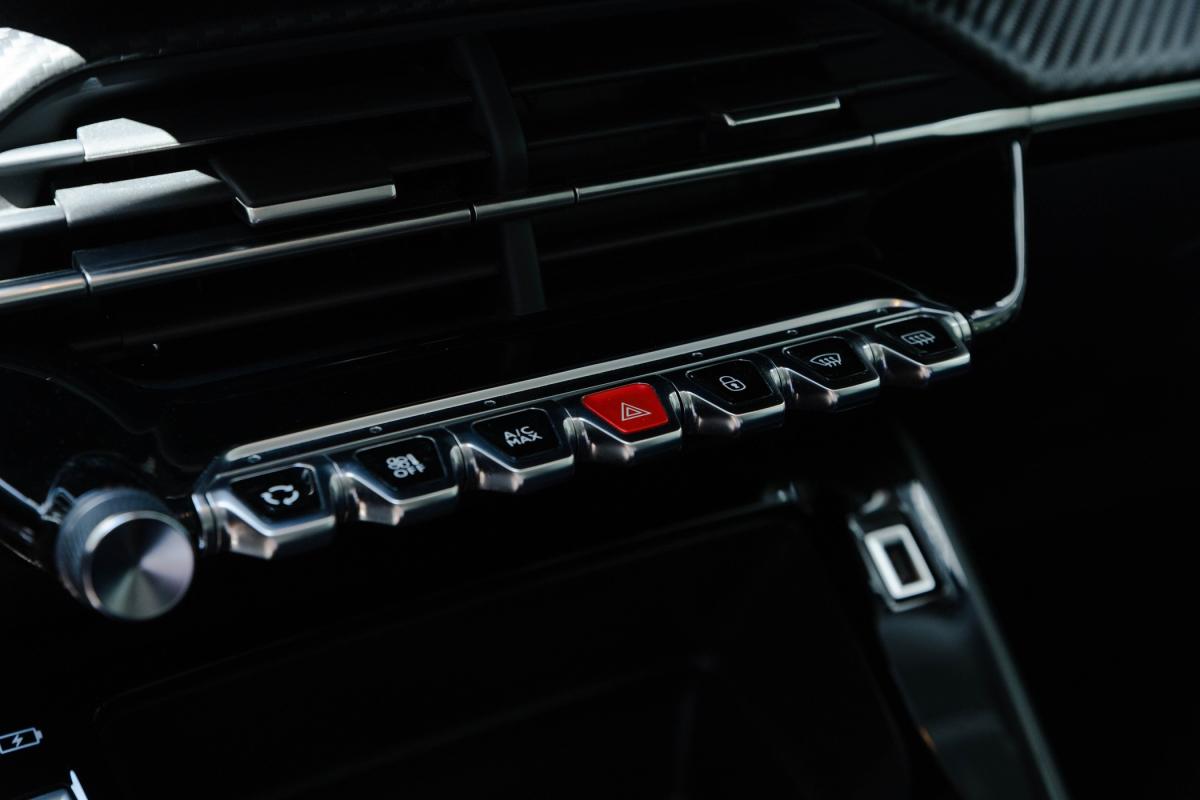 peugeot-2008-2022-gasolina-1199cc